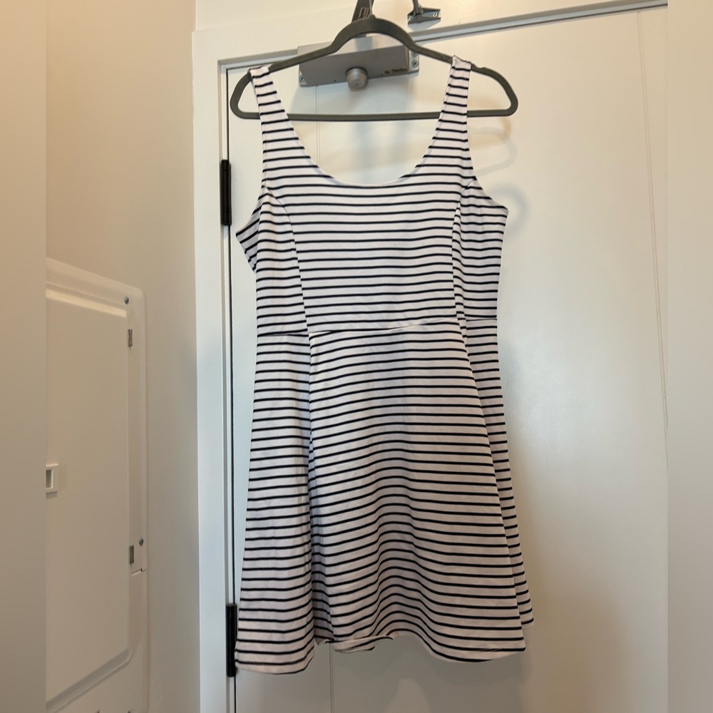 ⭐️3 for $15-H&M Striped dress
